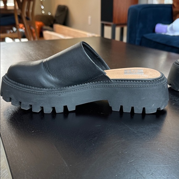 DV Dolce Vita Women's Slip On Lug “Lexy” Black Faux Leather Shoe - Picture 4 of 9